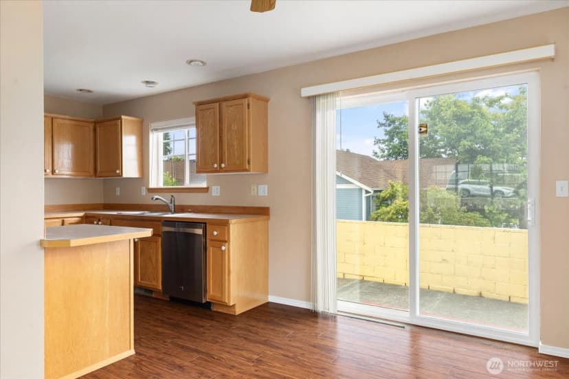 Property photo for 2177 Sw Sunnyside Avenue, Oak Harbor photo 10
