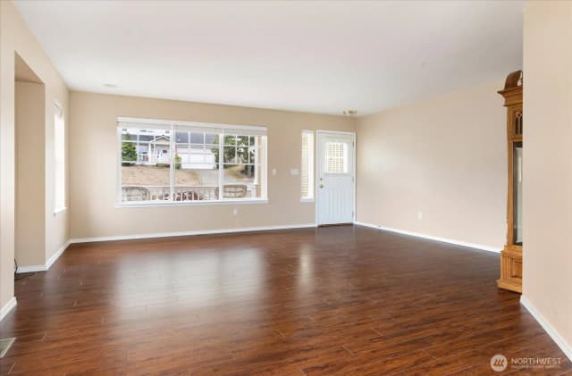 Property photo for 2177 Sw Sunnyside Avenue, Oak Harbor photo 4