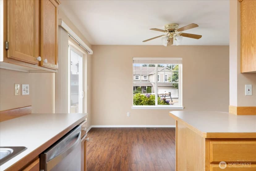Property photo for 2177 Sw Sunnyside Avenue, Oak Harbor photo 16