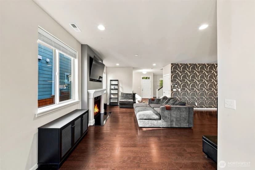 Property photo for 18117 Village Parkway E, Bonney Lake photo 6