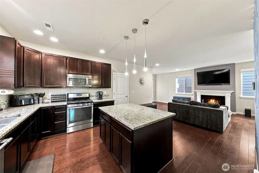 Property photo for 18117 Village Parkway E, Bonney Lake photo 7