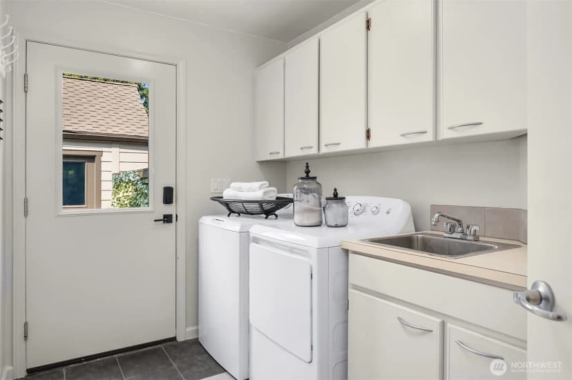 Property photo for 10307 Ne 19th Place #b3, Bellevue photo 10