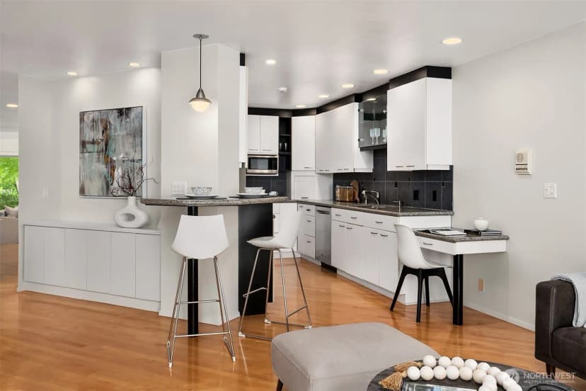 Property photo for 10307 Ne 19th Place #b3, Bellevue photo 6