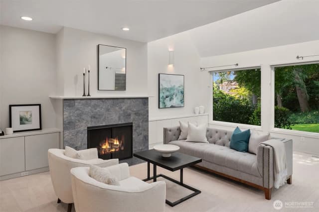 Property photo for 10307 Ne 19th Place #b3, Bellevue photo 2