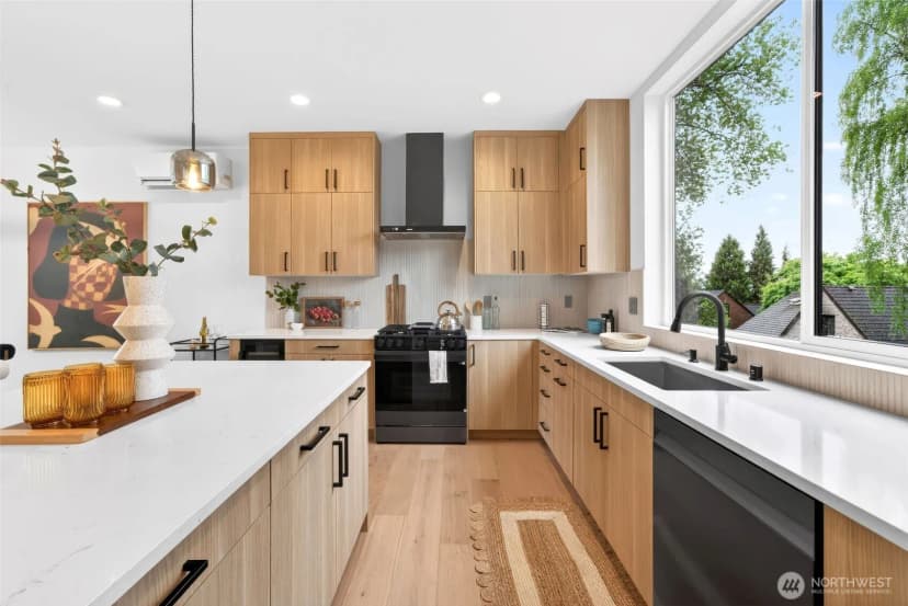 Property photo for 8512 15th Avenue Ne, Seattle photo 6