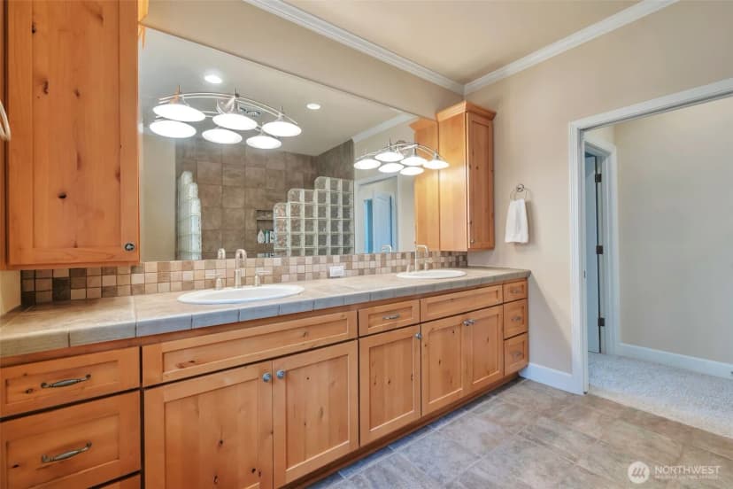 Property photo for 302 Noblecliff Place, Langley photo 19