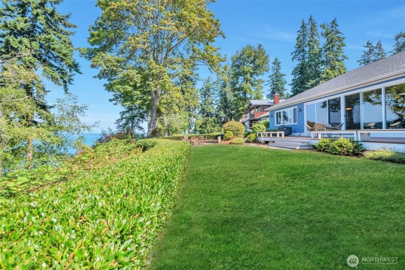 Property photo for 302 Noblecliff Place, Langley photo 24