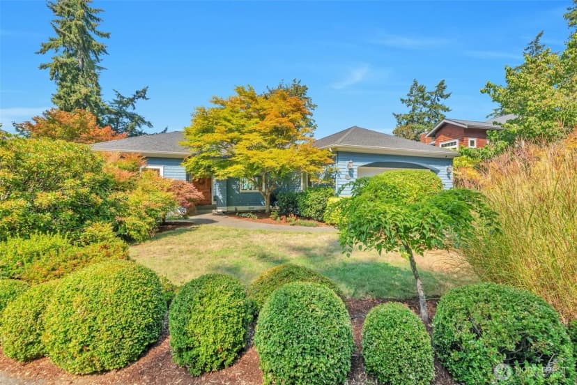 Property photo for 302 Noblecliff Place, Langley