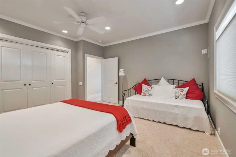 Property photo for 302 Noblecliff Place, Langley photo 14