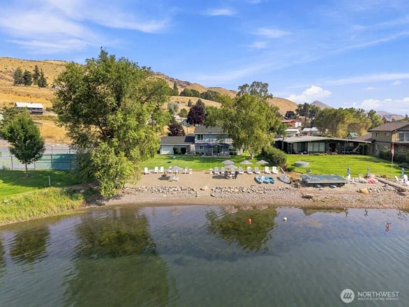 Property photo for 663 Riverside Drive, Pateros photo 4