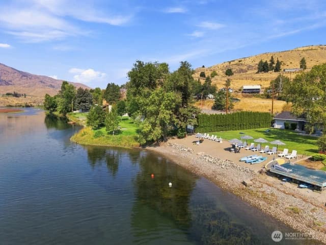 Property photo for 663 Riverside Drive, Pateros photo 5