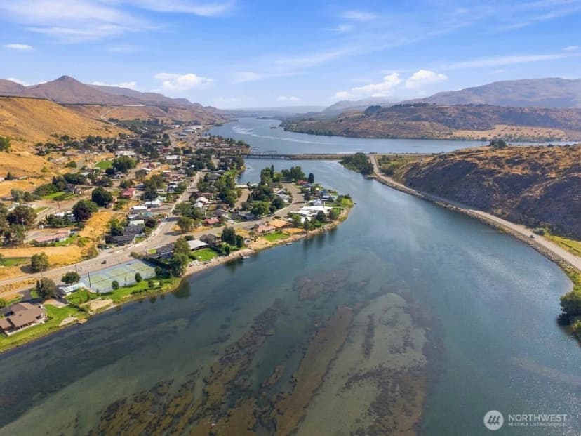Property photo for 663 Riverside Drive, Pateros photo 16