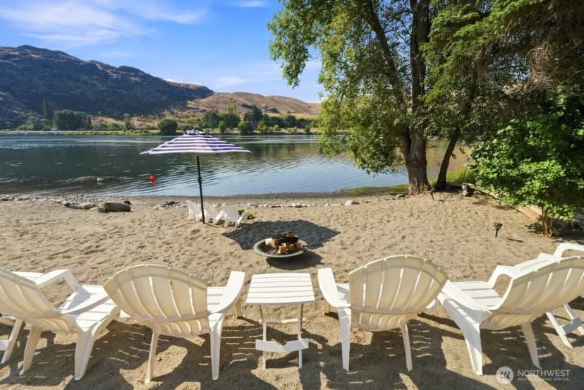 Property photo for 663 Riverside Drive, Pateros photo 7