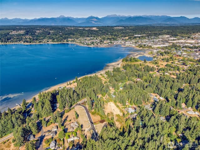 Property photo for 2 Windham Lane, Bremerton photo 4