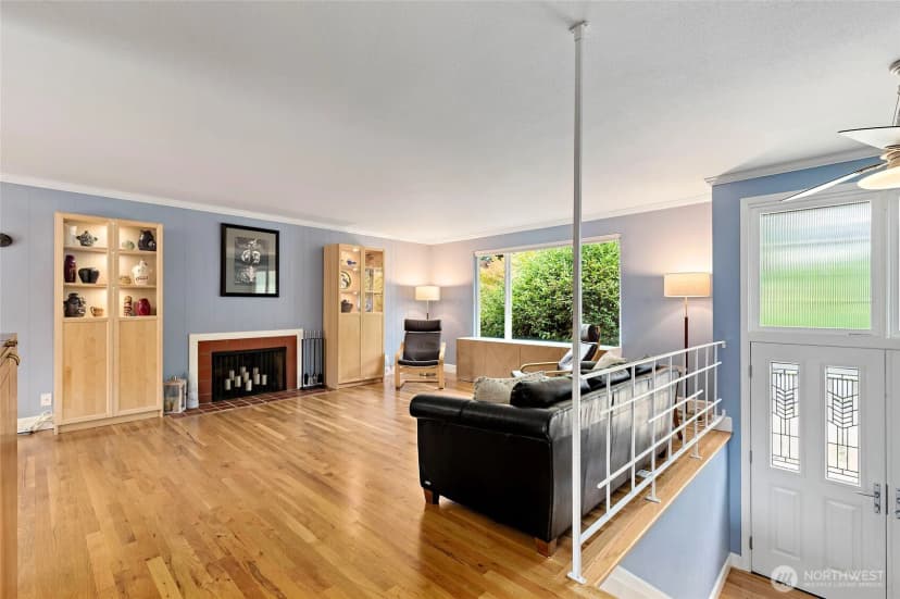 Property photo for 14859 Ne 13th Street, Bellevue photo 6