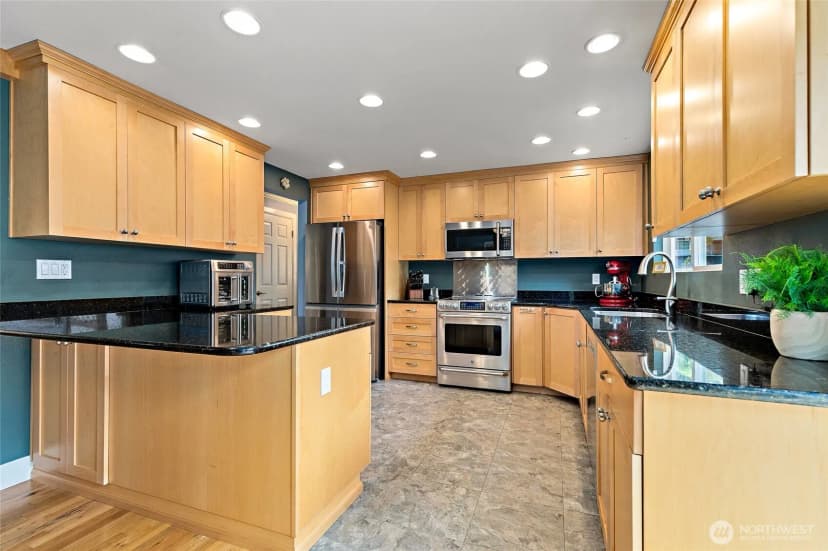 Property photo for 14859 Ne 13th Street, Bellevue photo 12