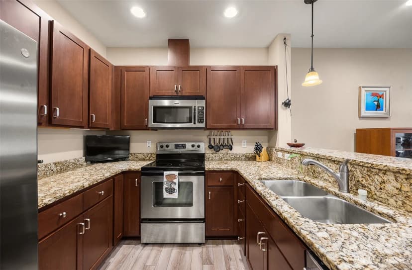 Property photo for 13914 North Pointe Circle #c, Mill Creek photo 9