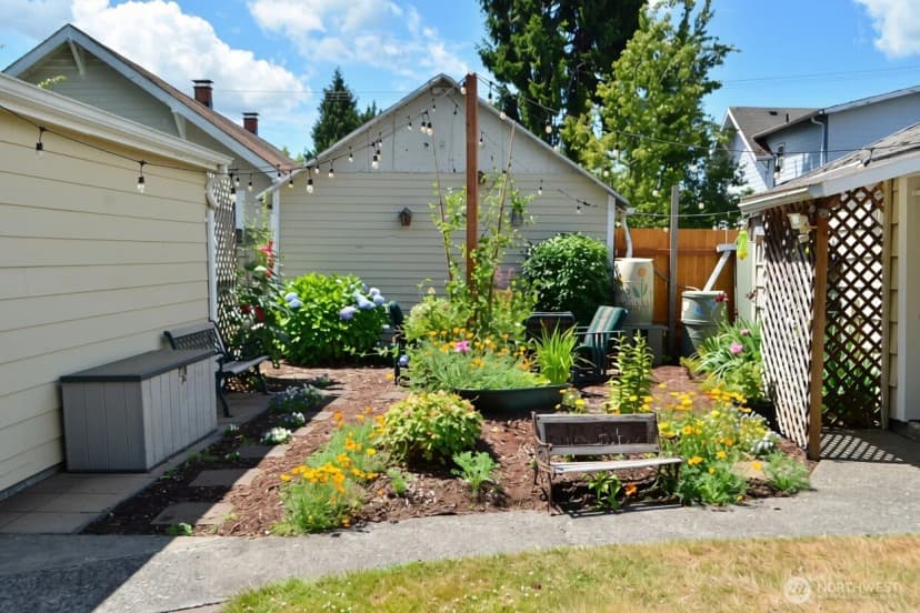 Property photo for 1934 Somerset Street, Ferndale photo 12