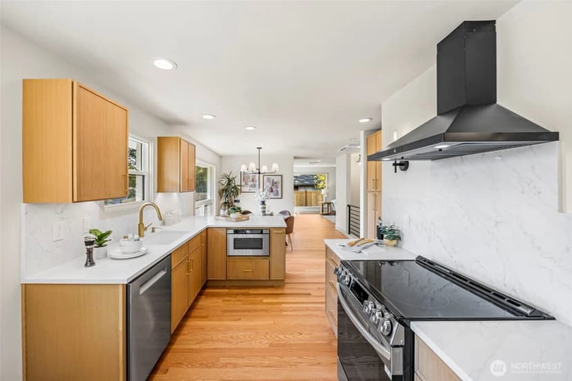 Property photo for 210 N 115th Street, Seattle photo 14