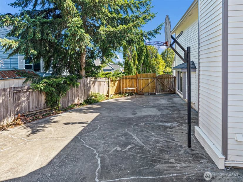 Property photo for 10247 Hamilton Place Nw, Silverdale photo 8