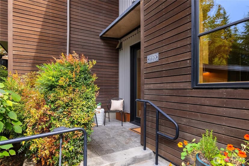 Property photo for 722 Ne Vineyard Lane #l102, Bainbridge Island photo 2