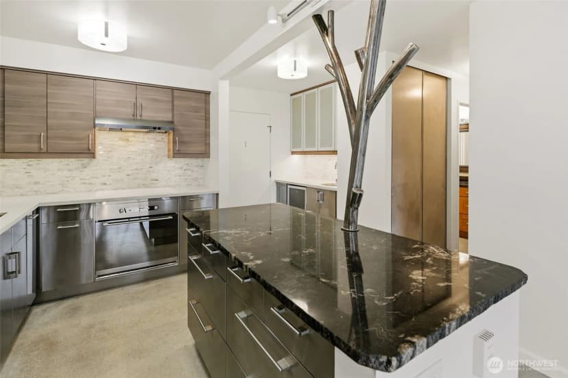 Property photo for 2100 3rd Avenue #602, Seattle photo 6
