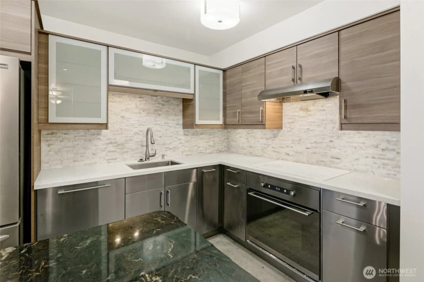 Property photo for 2100 3rd Avenue #602, Seattle photo 4