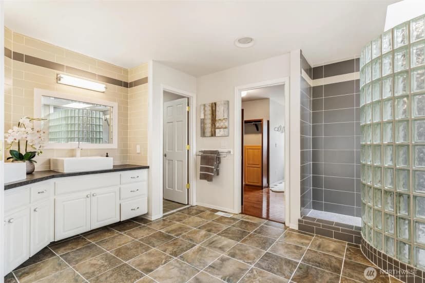 Property photo for 475 Sw 345th St, Federal Way photo 22
