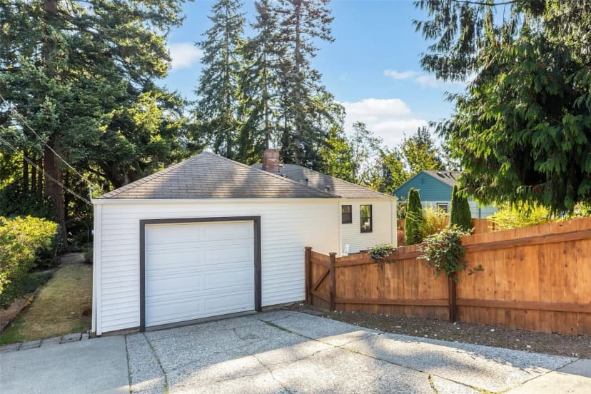 Property photo for 16025 10th Ave Ne, Shoreline photo 28