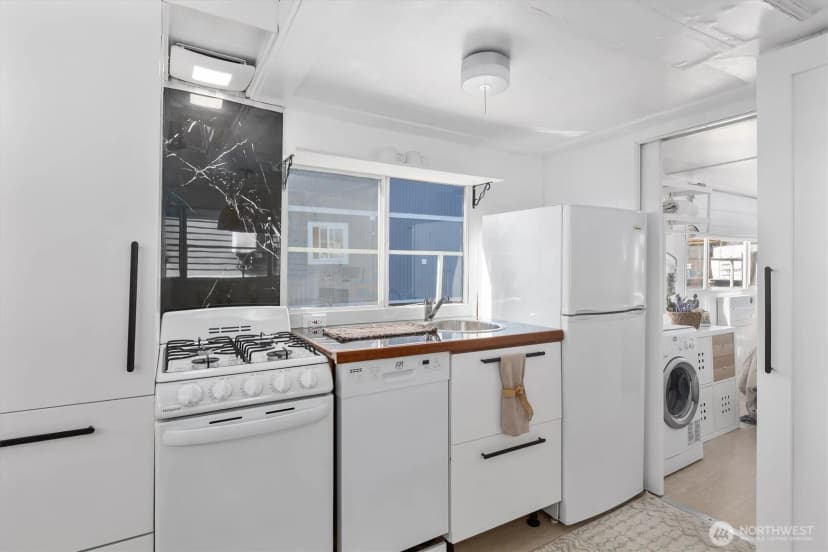 Property photo for 2040 Westlake Avenue N #slip14, Seattle photo 6