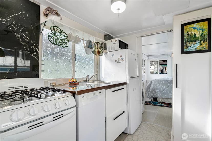 Property photo for 2040 Westlake Avenue N #slip14, Seattle photo 9