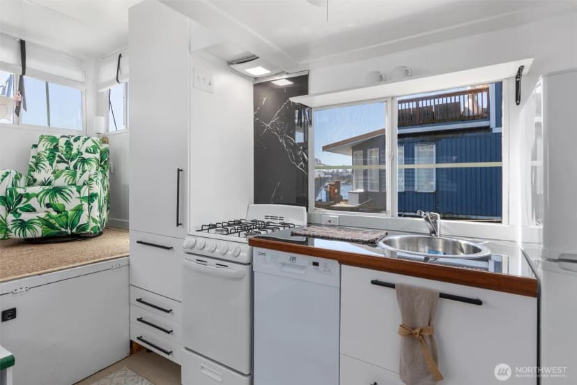 Property photo for 2040 Westlake Avenue N #slip14, Seattle photo 8