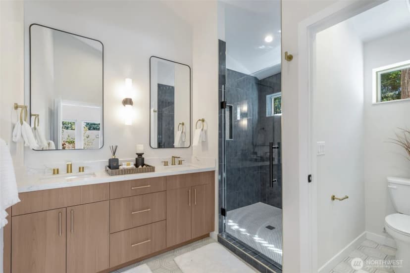 Property photo for 121 N 136th Street, Seattle photo 23