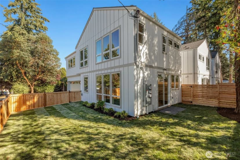 Property photo for 121 N 136th Street, Seattle photo 13