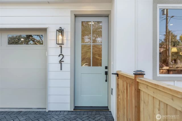 Property photo for 121 N 136th Street, Seattle photo 2