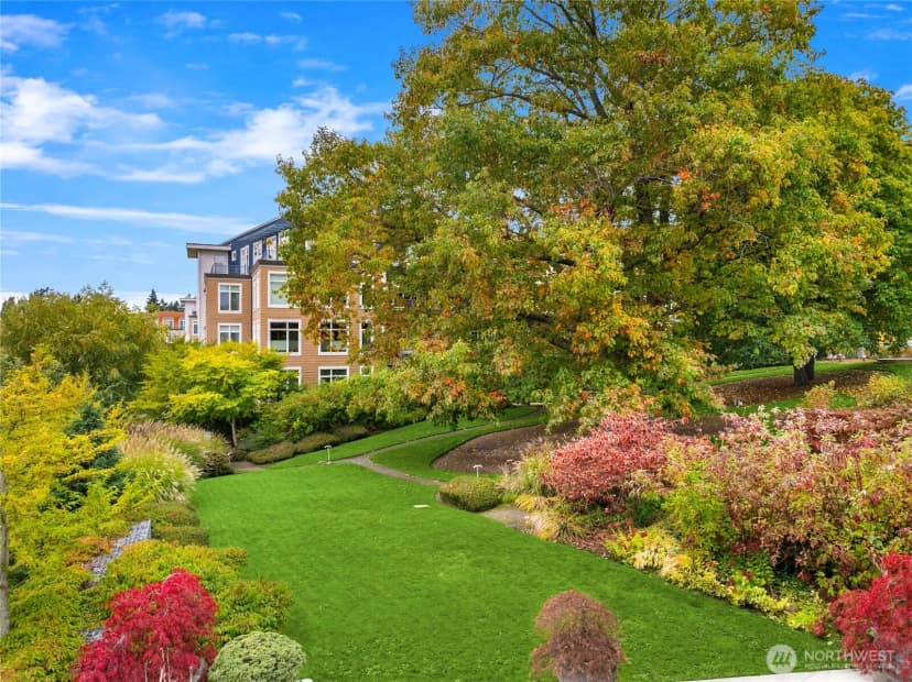 Property photo for 125 Ferncliff Avenue Ne #e242, Bainbridge Island photo 4