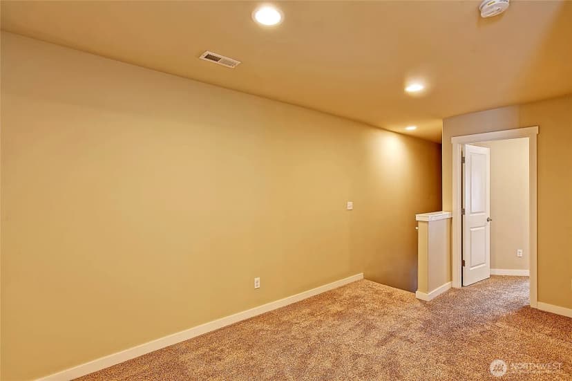 Property photo for 14023 34th Drive Se #b, Mill Creek photo 18