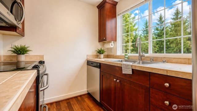 Property photo for 28307 18th Avenue S #b201, Federal Way photo 5