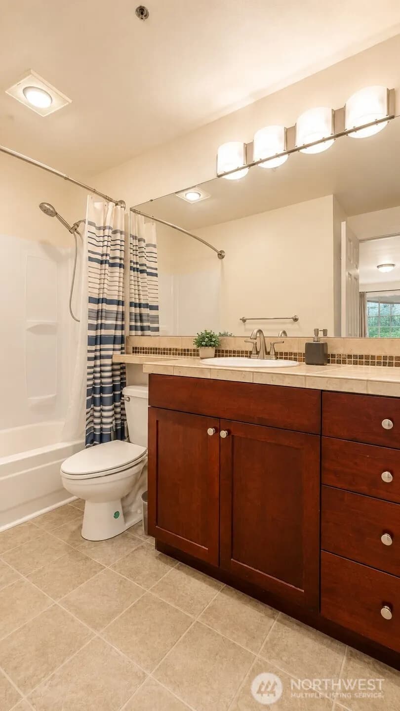 Property photo for 28307 18th Avenue S #b201, Federal Way photo 12