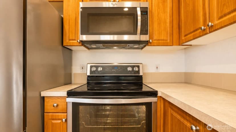Property photo for 13000 Admiralty Way #c205, Everett photo 6