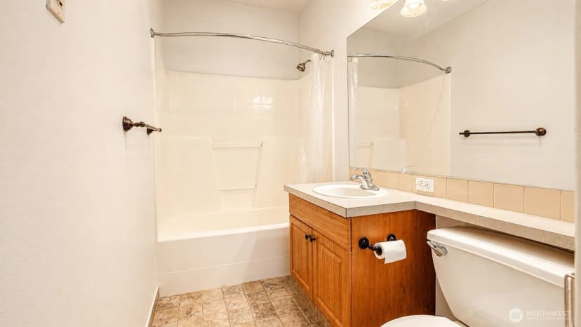 Property photo for 13000 Admiralty Way #c205, Everett photo 13