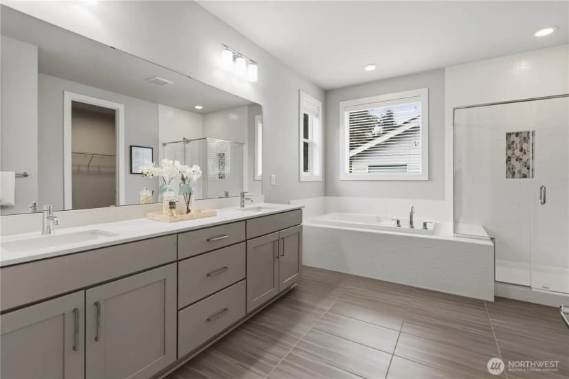 Property photo for 8215 Ne 126th Drive, Kirkland photo 16