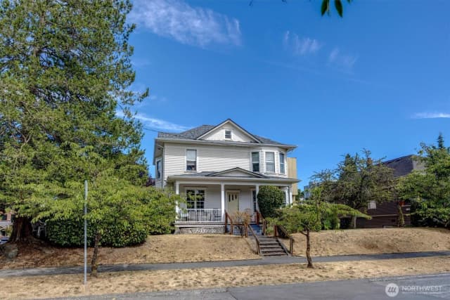 Property photo for 5522 12th Avenue Ne, Seattle photo 3