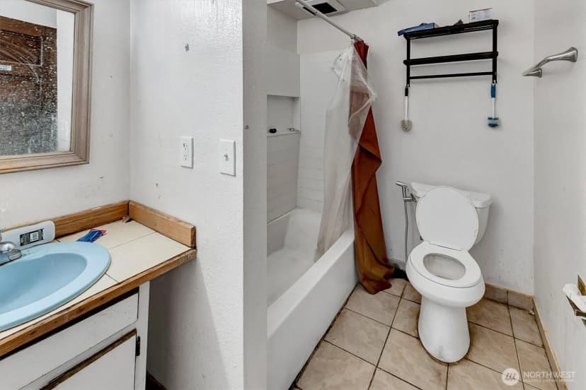 Property photo for 5522 12th Avenue Ne, Seattle photo 16