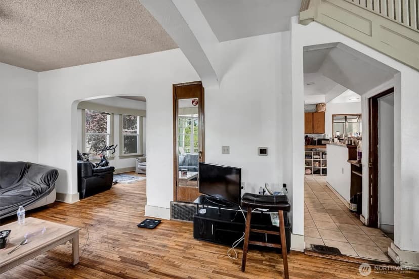 Property photo for 5522 12th Avenue Ne, Seattle photo 10