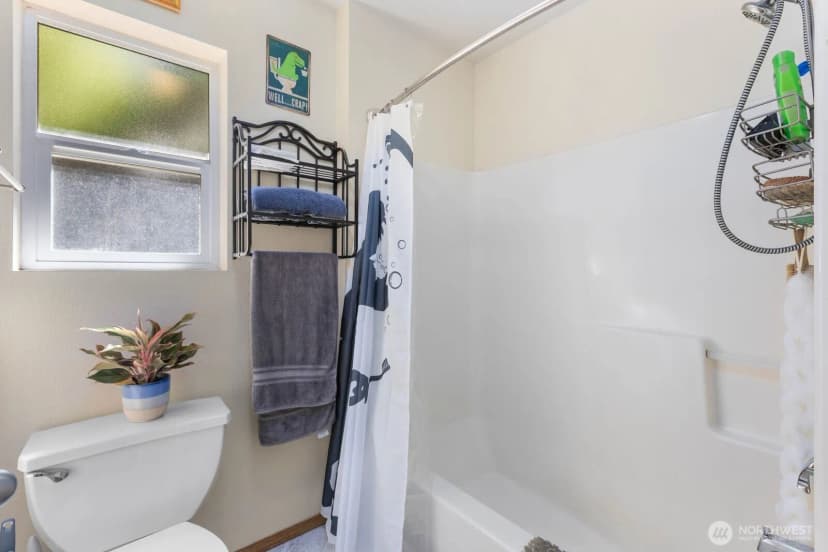 Property photo for 6260 Alexis Drive Ne, Bremerton photo 19