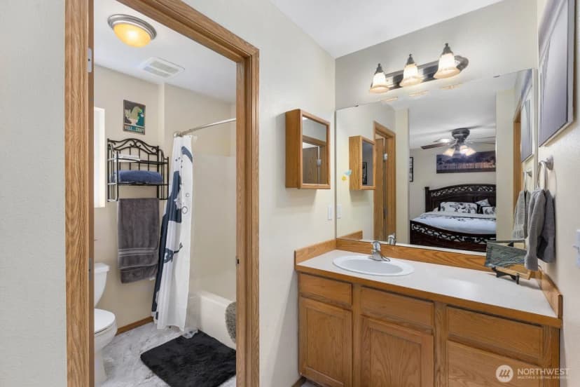 Property photo for 6260 Alexis Drive Ne, Bremerton photo 18