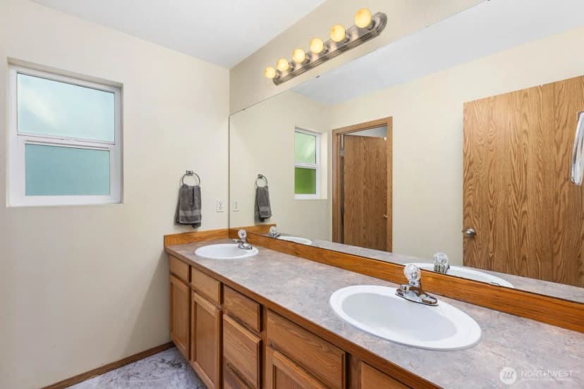 Property photo for 6260 Alexis Drive Ne, Bremerton photo 12