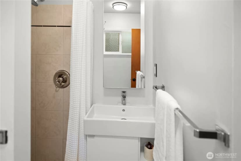 Property photo for 263 N 171st Street, Shoreline photo 28