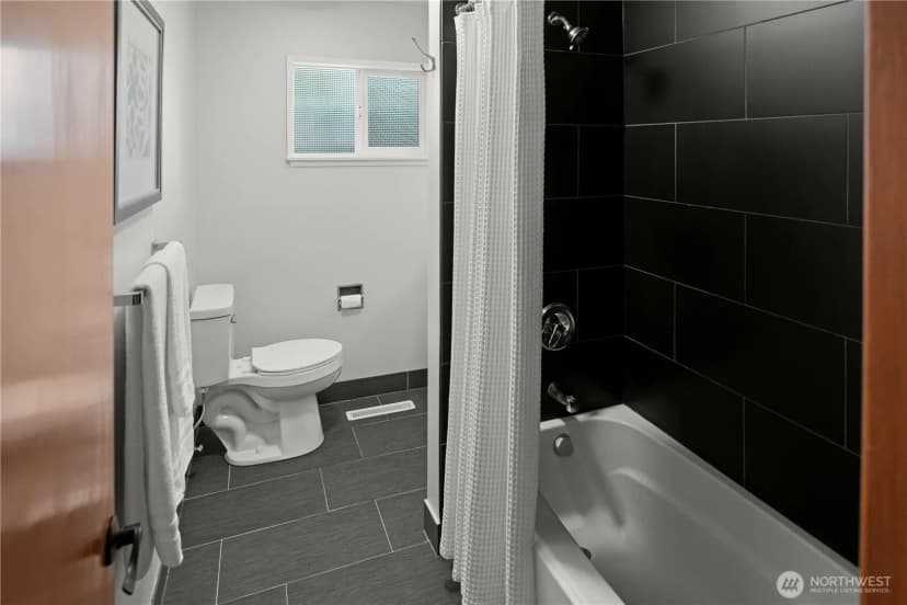 Property photo for 263 N 171st Street, Shoreline photo 20